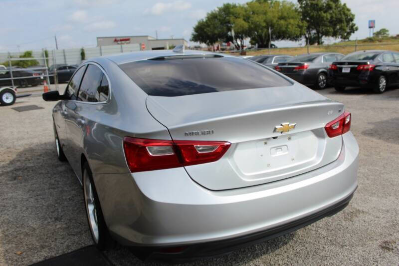 2016 Chevrolet Malibu 1LT photo 11