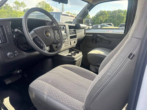 2025 Chevrolet Express LT 3500