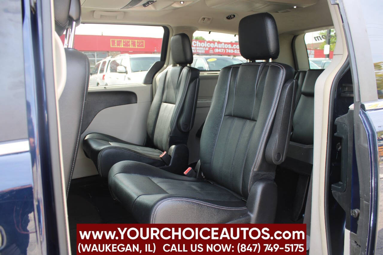 ChryslerTown and Country17