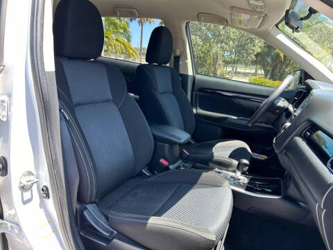 2019 Mitsubishi Outlander ES