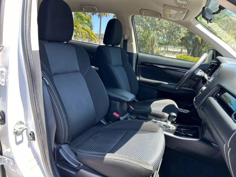 2019 Mitsubishi Outlander ES