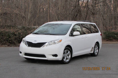 2012 Toyota Sienna LE 8-Passenger