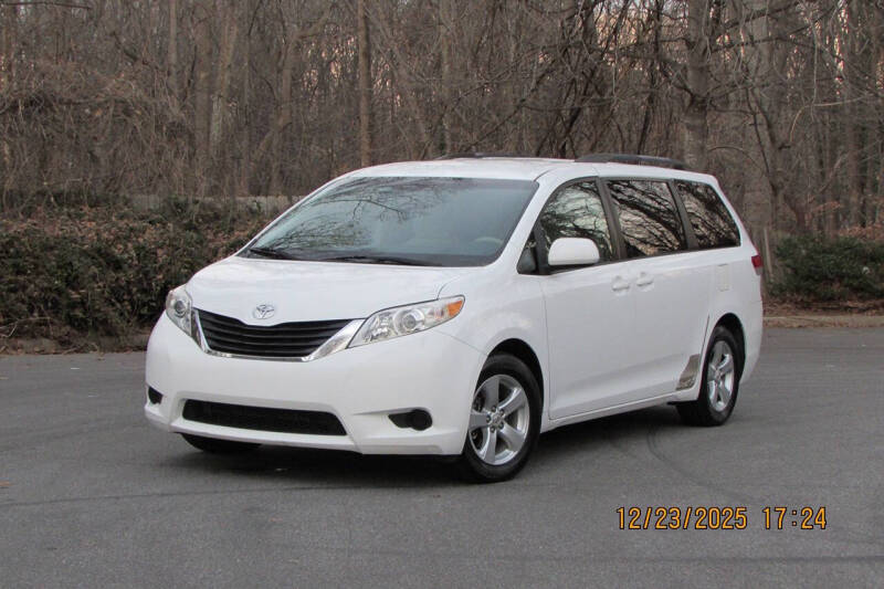 2012 Toyota Sienna LE 8-Passenger