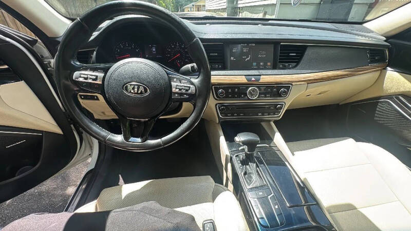 2017 Kia Cadenza Premium