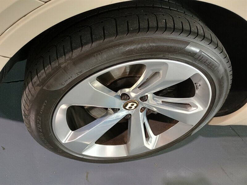 2019 Bentley Bentayga 102