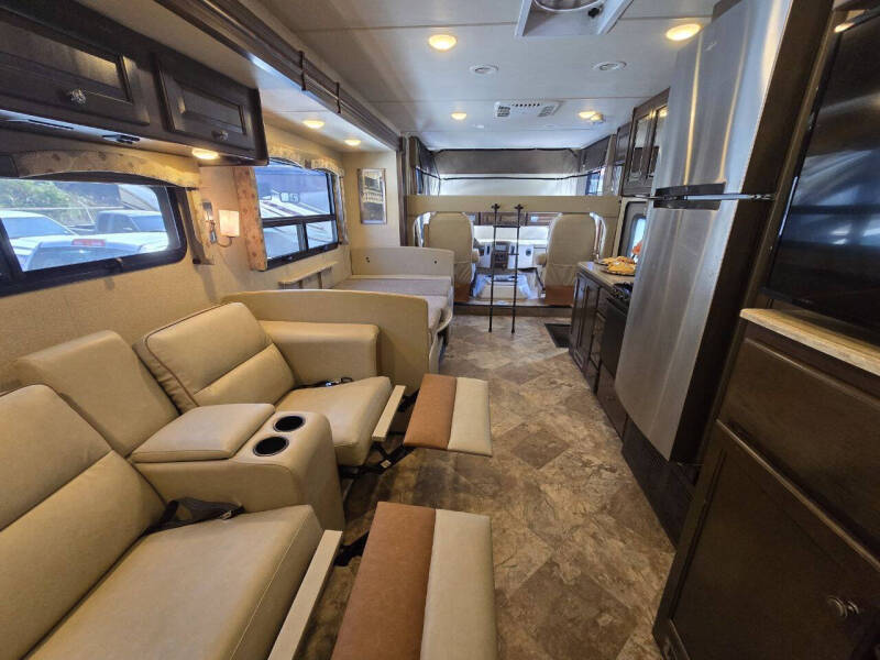 2017 Thor Motor Coach Windsport