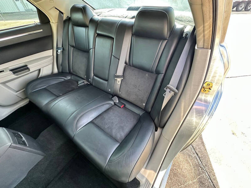 2006 Chrysler 300 SRT-8