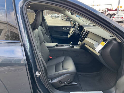 2025 Volvo XC60 T8 Plus Dark Theme