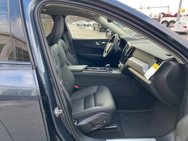 2025 Volvo XC60 T8 Plus Dark Theme