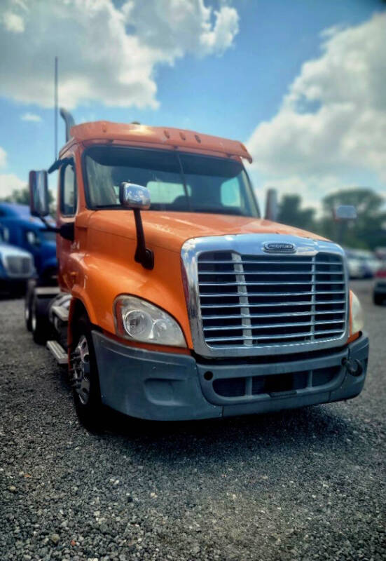 2012 Freightliner Cascadia Day Cab