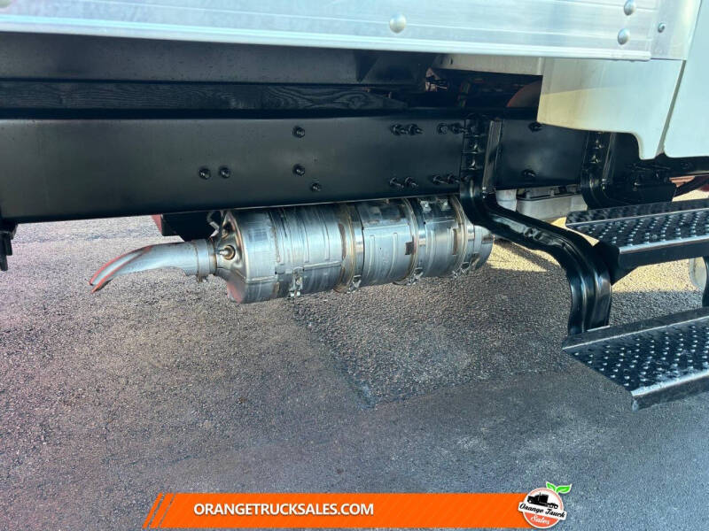 2021 Freightliner M2 106