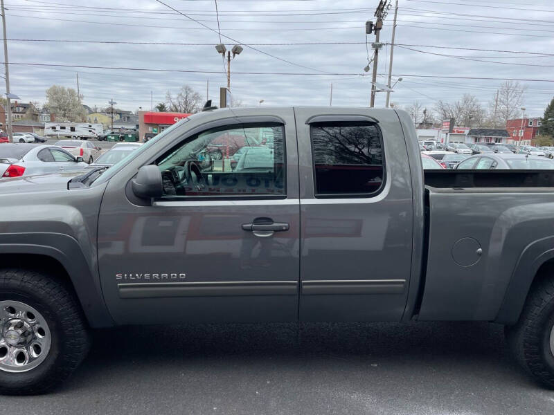 2011 Chevrolet Silverado 1500 LS photo 2