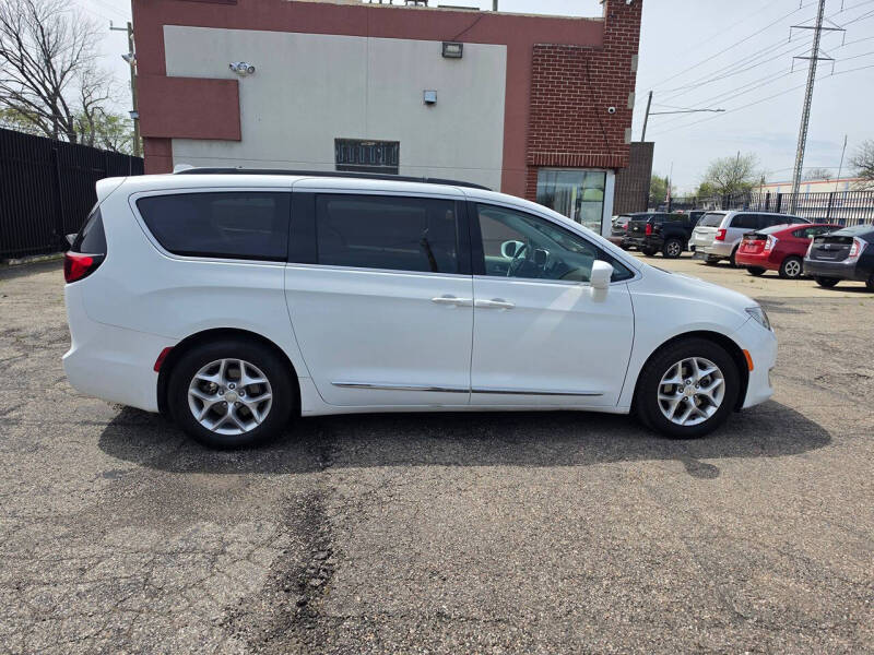 2017 Chrysler Pacifica Touring-L