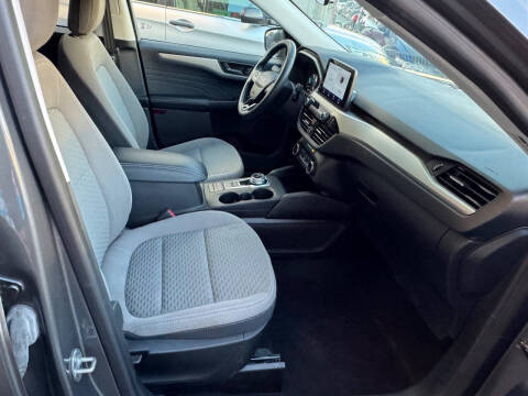 2022 Ford Escape Hybrid SE