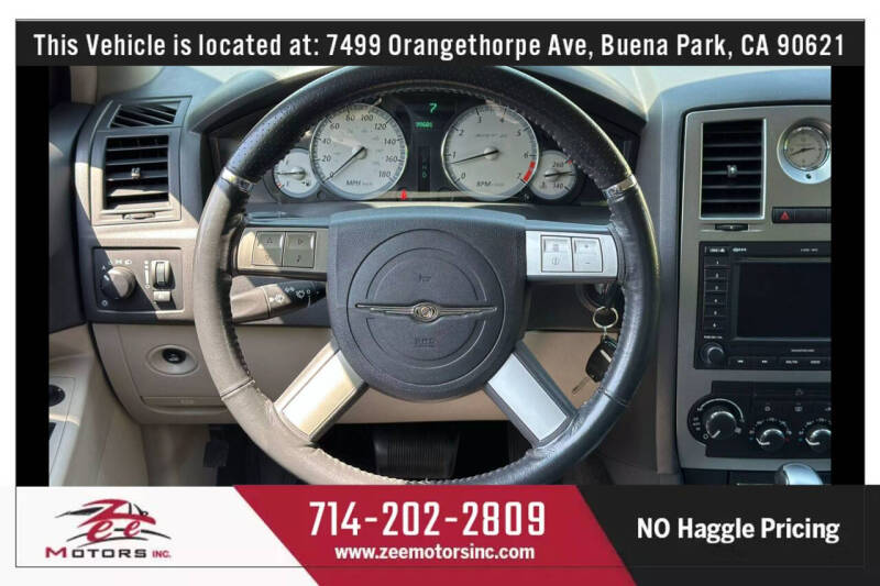 2005 Chrysler 300 SRT-8