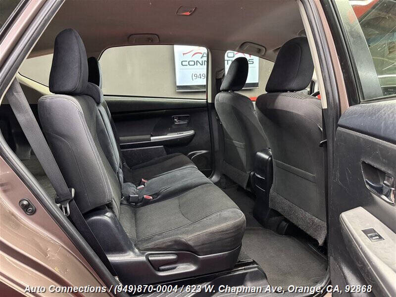 2016 Toyota Prius v Three