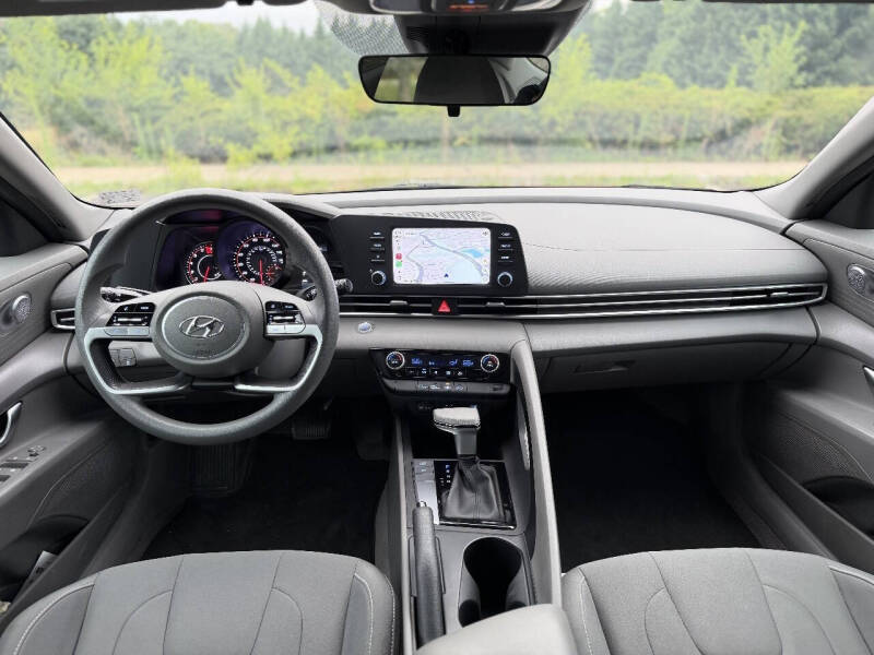 2022 Hyundai Elantra SEL