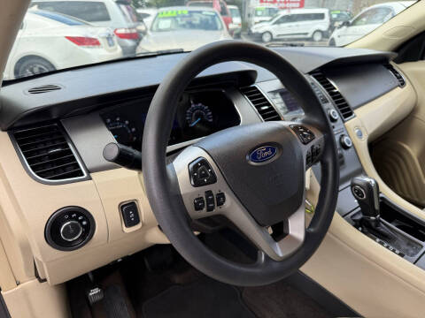 2013 Ford Taurus SE