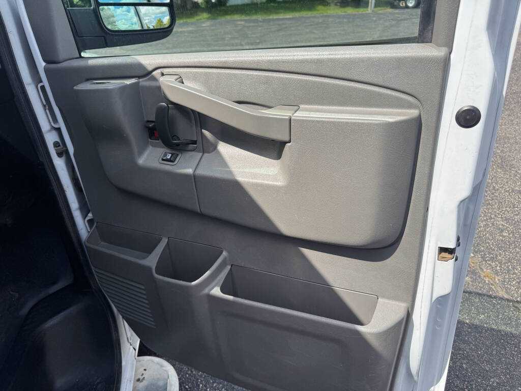 2018 GMC Savana 28