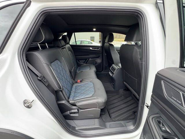 2026 Volkswagen Atlas Cross Sport SEL Premium R-Line 4Motion