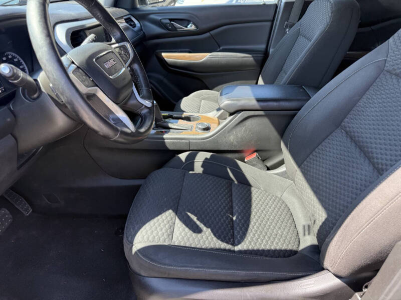2017 GMC Acadia SLE-2