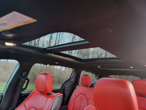 2020 Chrysler Pacifica Limited Red S