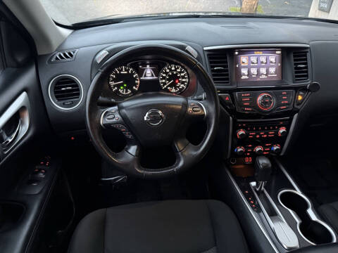 2018 Nissan Pathfinder SV