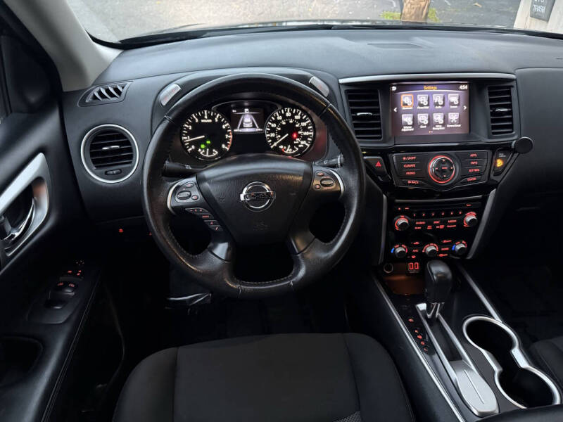 2018 Nissan Pathfinder SV