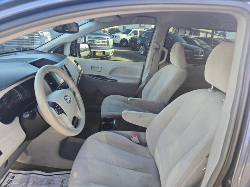 2014 Toyota Sienna LE 8-Passenger