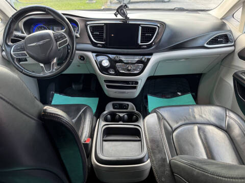 2017 Chrysler Pacifica Touring-L