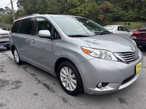 2017 Toyota Sienna XLE Premium 7-Passenger