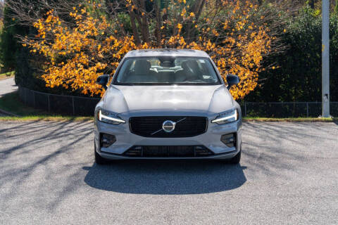 2024 Volvo S60 B5 Core Dark Theme