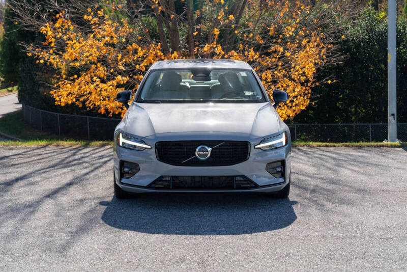 2024 Volvo S60 B5 Core Dark Theme