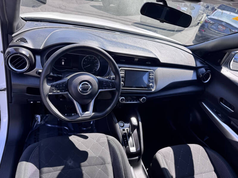 2020 Nissan Kicks SV
