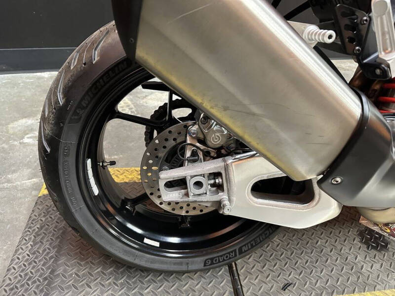 2023 Aprilia Tuono V4 1100