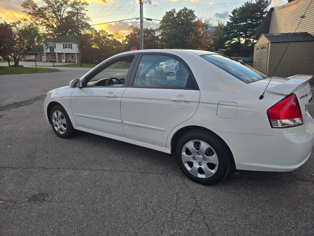 2008 Kia Spectra for sale at QUEENSGATE AUTO SALES in York, PA