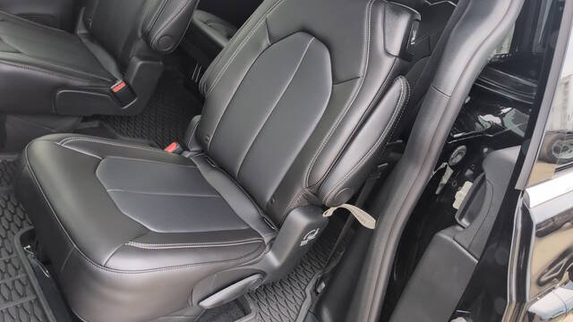 2026 Chrysler Voyager LX