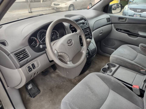 2005 Toyota Sienna CE 7 Passenger