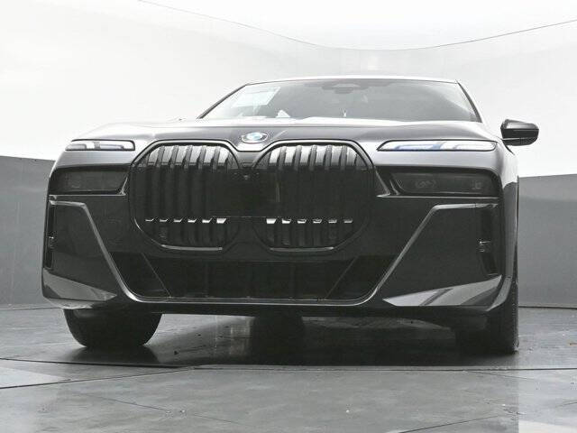 2023 BMW 7 Series 740i