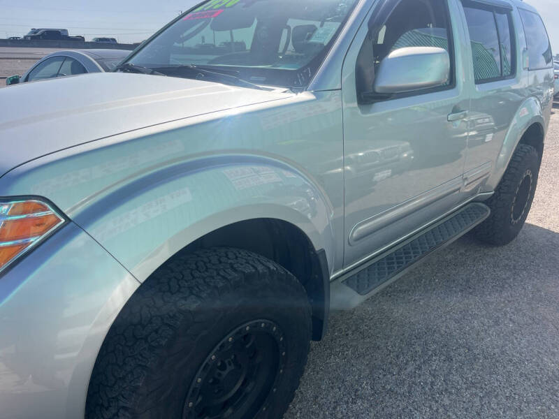 2010 Nissan Pathfinder LE