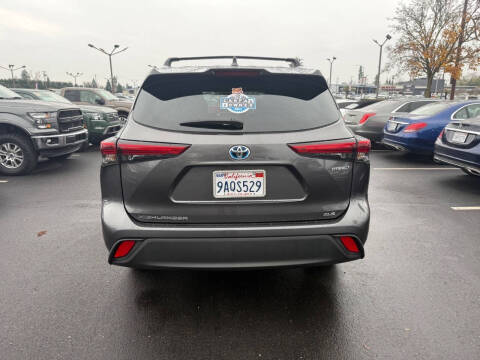 2022 Toyota Highlander Hybrid XLE