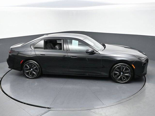 2023 BMW 7 Series 740i