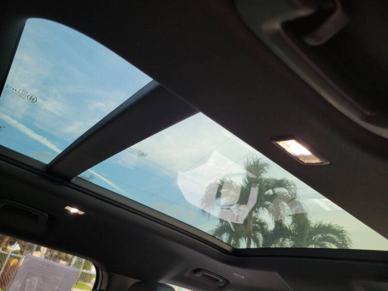 2024 Land Rover Defender 130 P400 X-Dynamic SE