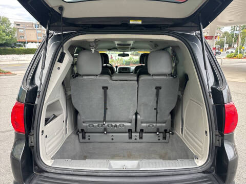 2011 Volkswagen Routan SE