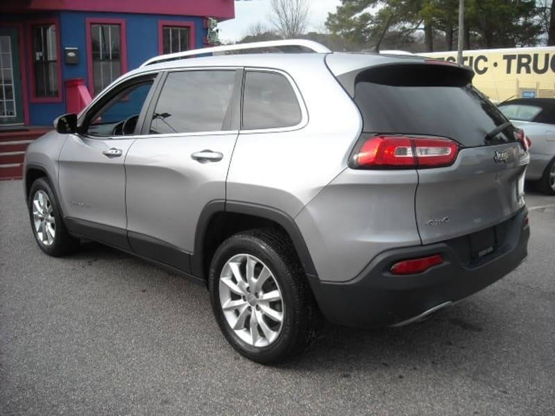 2015 Jeep Cherokee for sale at Luxury Auto Sales, Inc in Norfolk, VA