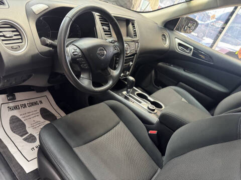 2017 Nissan Pathfinder SV