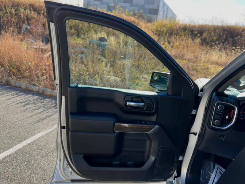 2019 Chevrolet Silverado 1500 LT photo 13