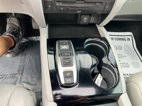 2021 Honda Pilot Touring w/Rear Captain's Chairs