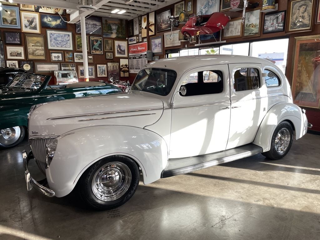 1939 Ford Deluxe 4