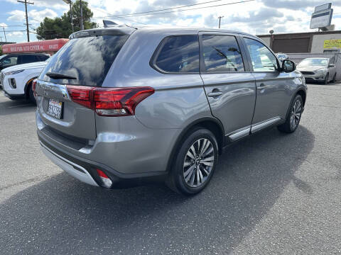 2020 Mitsubishi Outlander ES